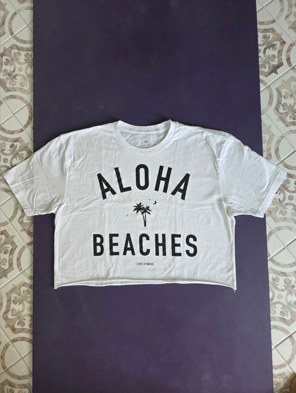 Love Fitness ALOHA Beaches Cropped White Graphic Tee, Women's Large